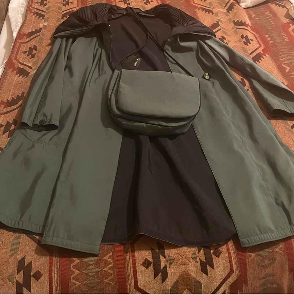 MYCRA PAC Reversible Rain Jacket with carry purse. EUC